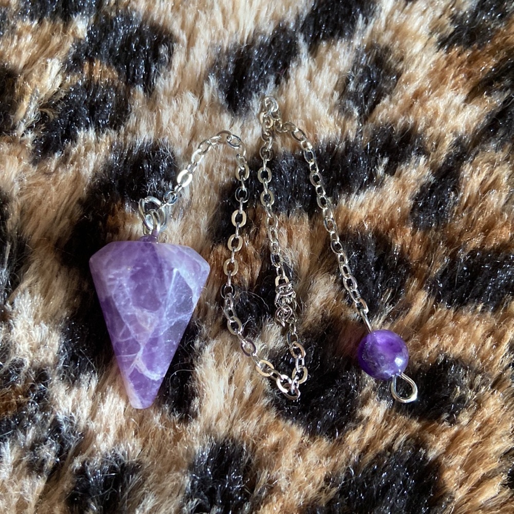 Amethyst 🎄 stone pendulum divination scrying tool - Picture 3 of 7